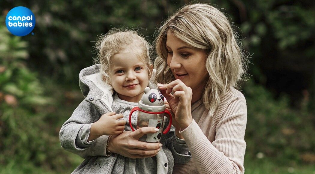 Фото -  Кружка з трубочкою Canpol babies -  інноваційний спосіб допомогти дитині навчитися пити самостійно